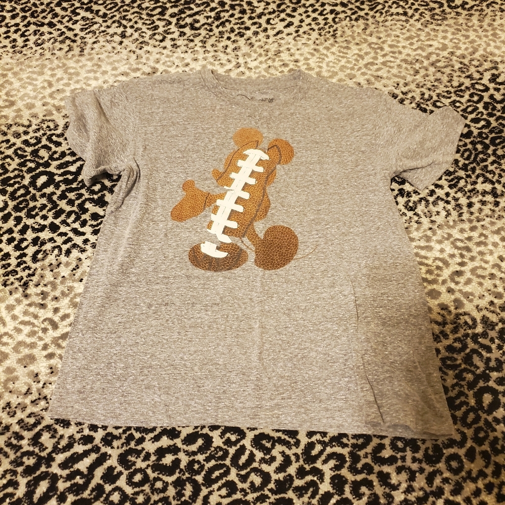 Disney Football Mickey Mouse Short Sleeve T-shirt Size Medium